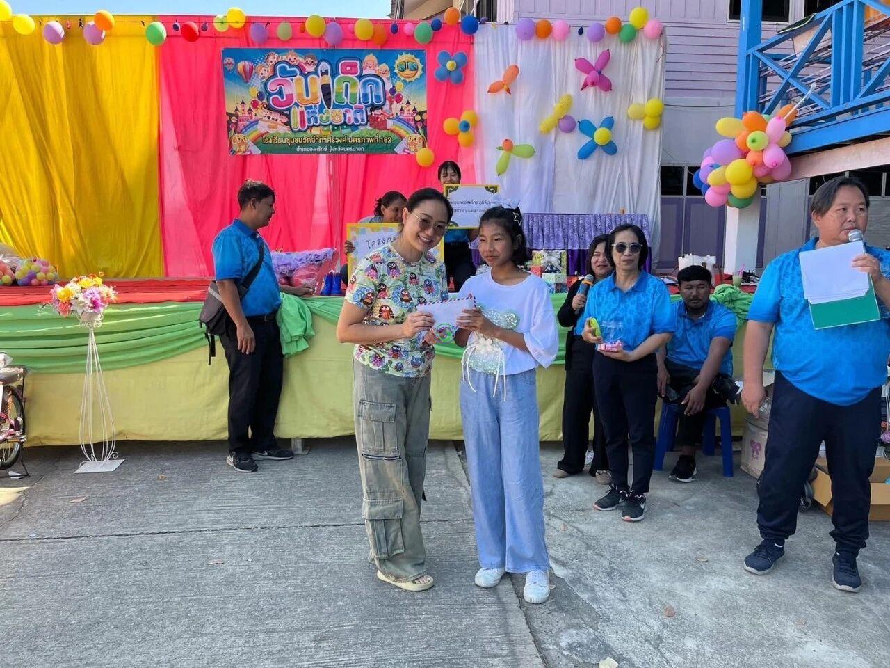 LRC参加泰国儿童节公益活动